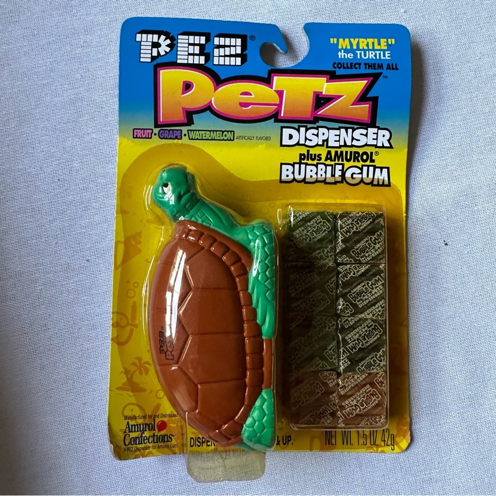 1998 PEZ PETZ “MYRTLE” THE TURTLE DISPENSER PLUS AMURAL BUBBLE GUM